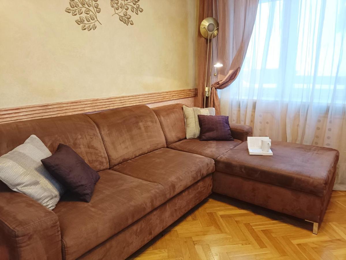 Old Town Retreat With Stunning Views 2 Bedroom Apartment Nearby The Church Of Saint Peter Riga Luaran gambar