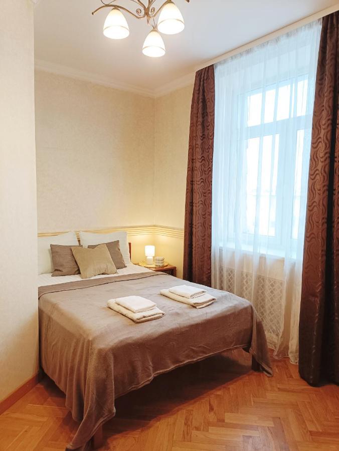 Old Town Retreat With Stunning Views 2 Bedroom Apartment Nearby The Church Of Saint Peter Riga Luaran gambar