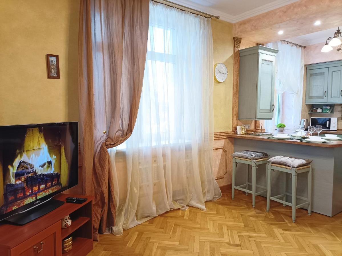 Old Town Retreat With Stunning Views 2 Bedroom Apartment Nearby The Church Of Saint Peter Riga Luaran gambar