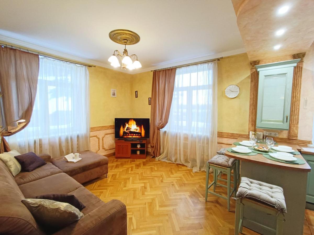 Old Town Retreat With Stunning Views 2 Bedroom Apartment Nearby The Church Of Saint Peter Riga Luaran gambar