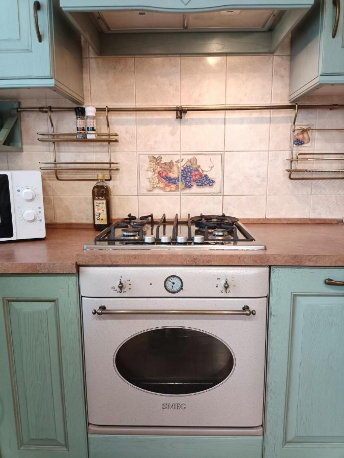 Old Town Retreat With Stunning Views 2 Bedroom Apartment Nearby The Church Of Saint Peter Riga Luaran gambar