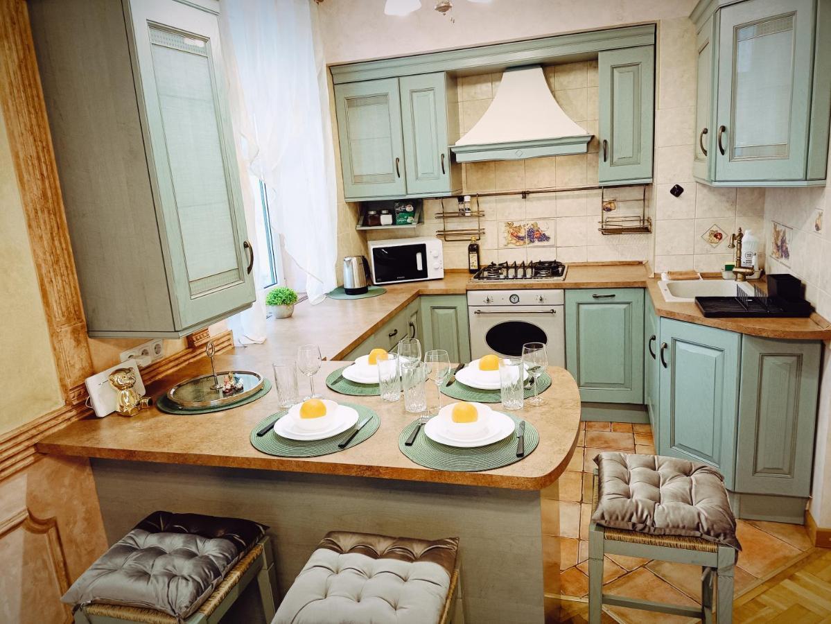 Old Town Retreat With Stunning Views 2 Bedroom Apartment Nearby The Church Of Saint Peter Riga Luaran gambar