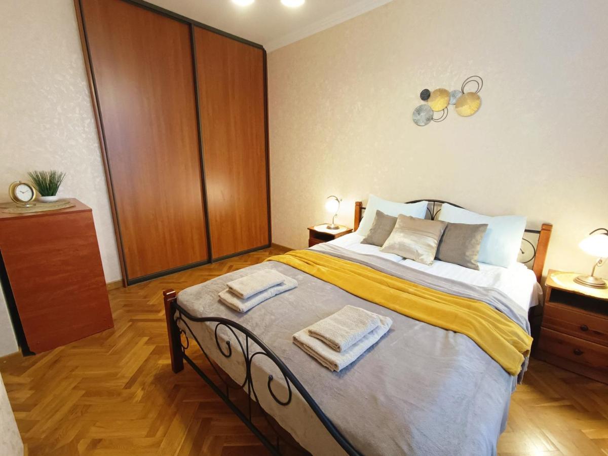 Old Town Retreat With Stunning Views 2 Bedroom Apartment Nearby The Church Of Saint Peter Riga Luaran gambar