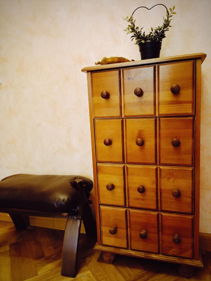 Old Town Retreat With Stunning Views 2 Bedroom Apartment Nearby The Church Of Saint Peter Riga Luaran gambar