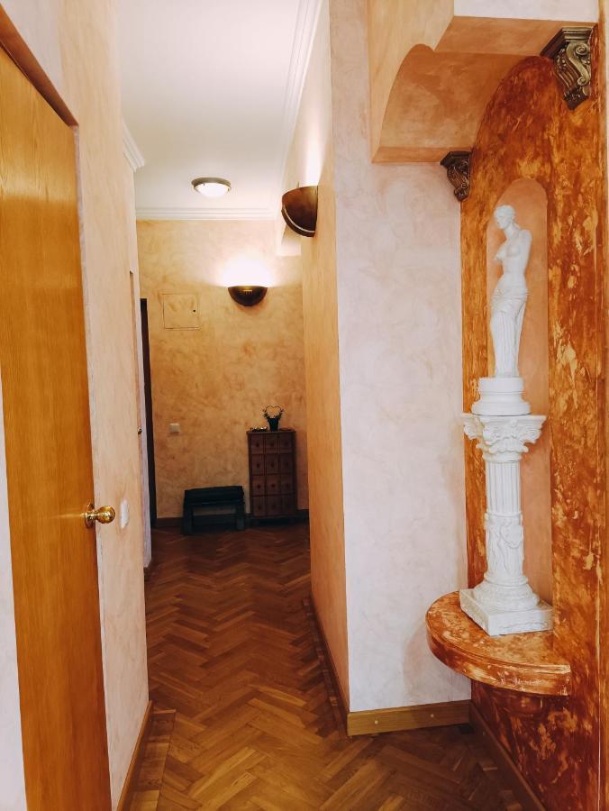 Old Town Retreat With Stunning Views 2 Bedroom Apartment Nearby The Church Of Saint Peter Riga Luaran gambar