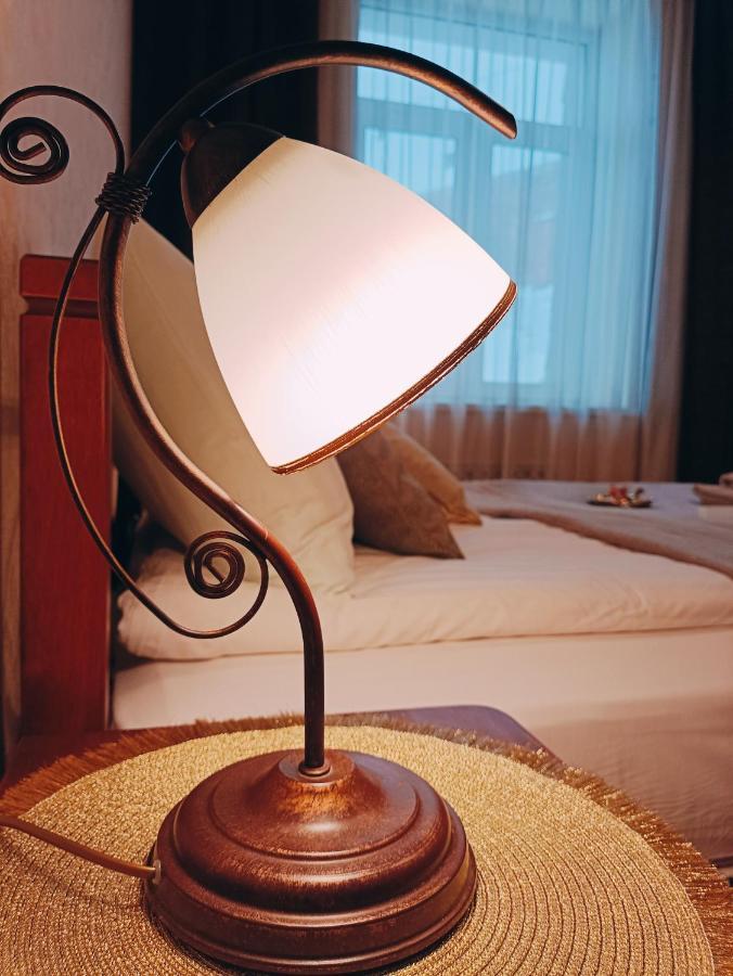 Old Town Retreat With Stunning Views 2 Bedroom Apartment Nearby The Church Of Saint Peter Riga Luaran gambar