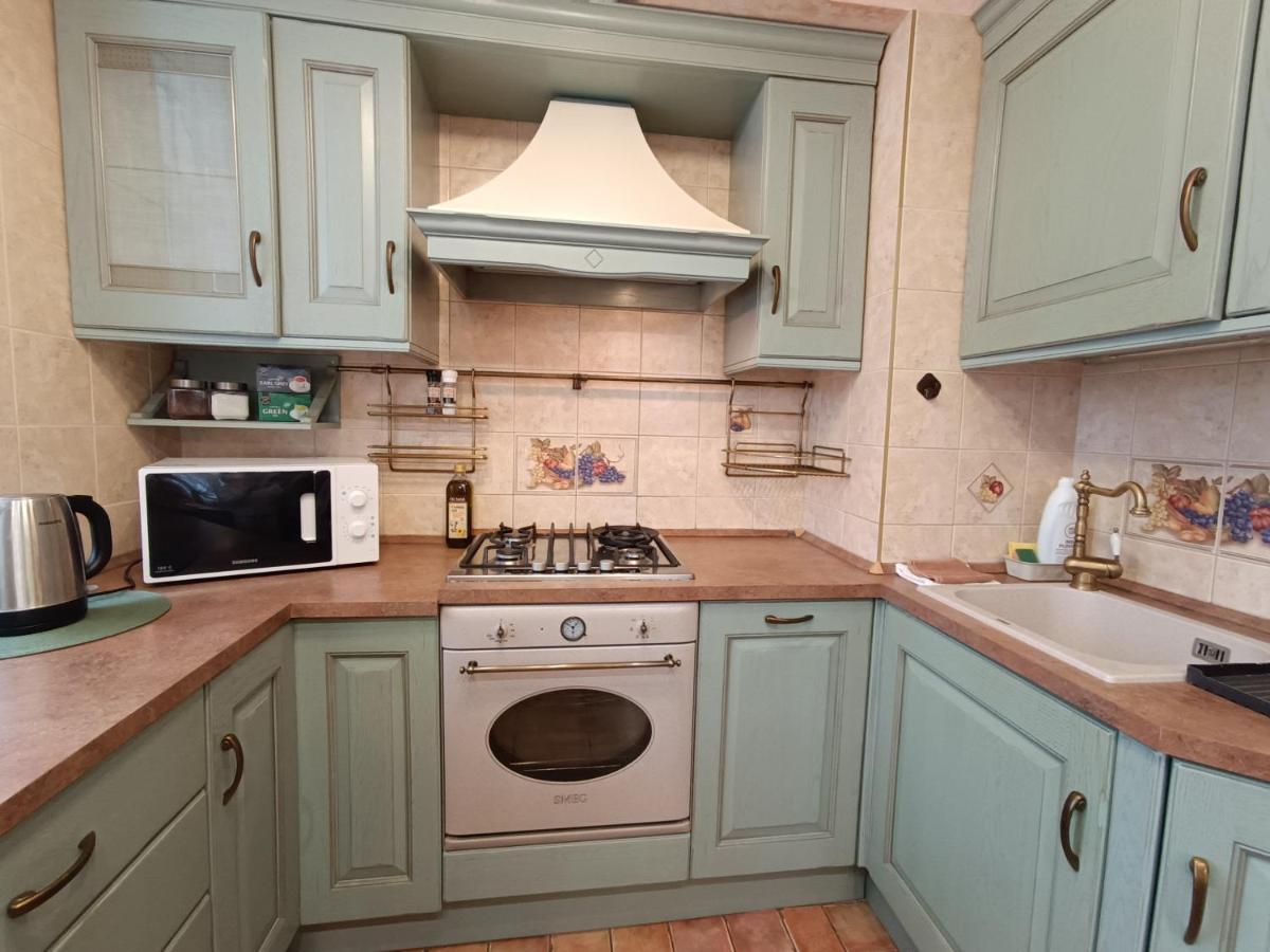 Old Town Retreat With Stunning Views 2 Bedroom Apartment Nearby The Church Of Saint Peter Riga Luaran gambar
